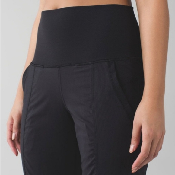 lululemon athletica Pants - Lululemon In Flux Crop Pant Black Size 6